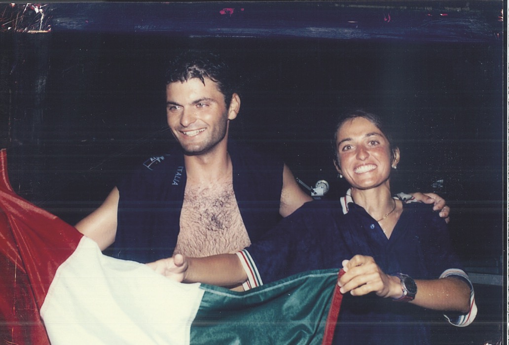 i fratelli Michele e Giulia Mazzotti festeggiano il titolo mondiale 420 conquistato nelle acque di casa, organizzato nel 2001 dal CVR.
